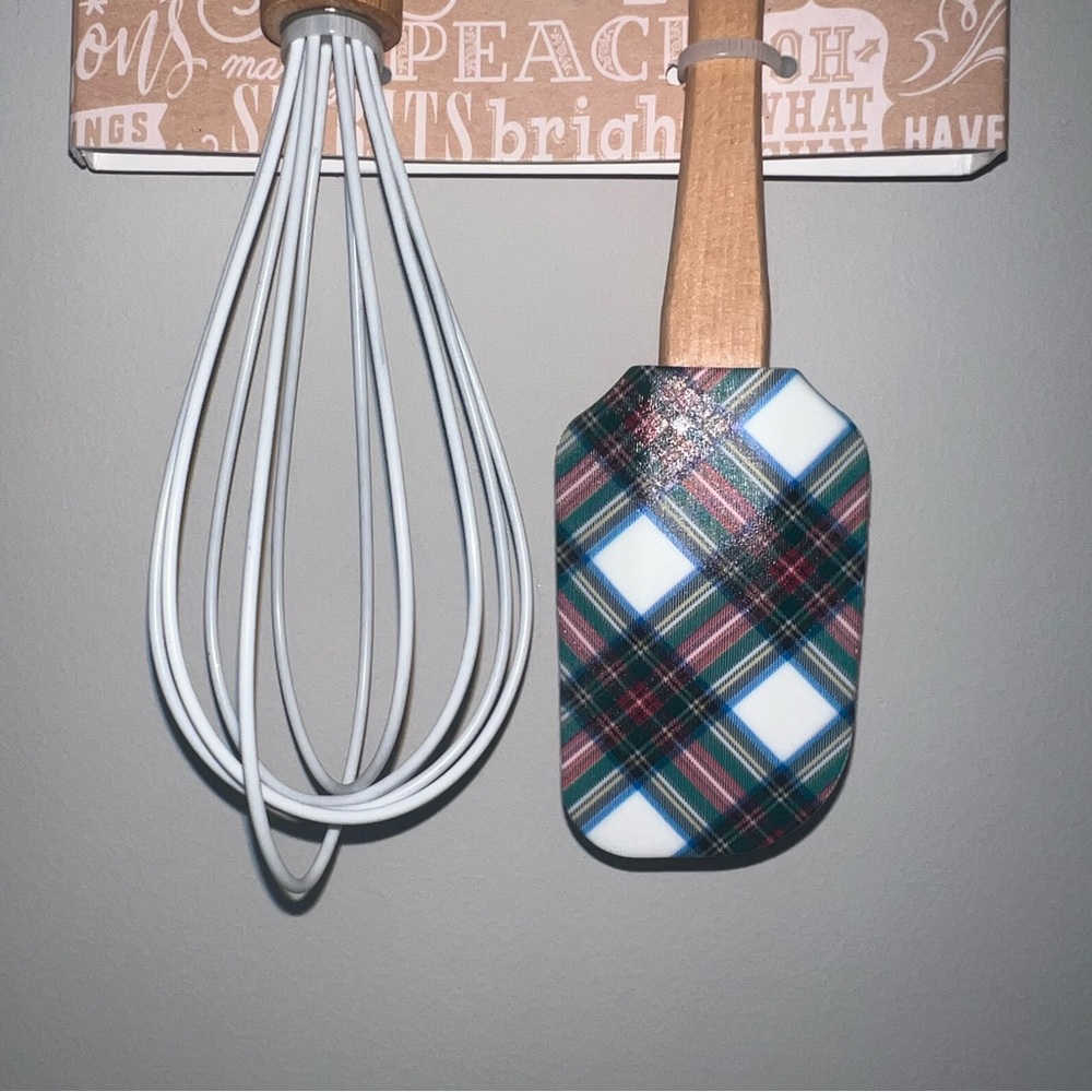 CWC Holiday Apron Set with Wooden Utensils - Picture 4 of 6